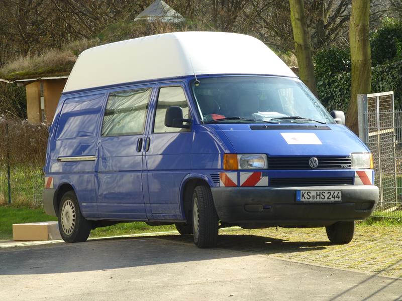 VW T4 Transporter Blau 1 (Copy).jpg