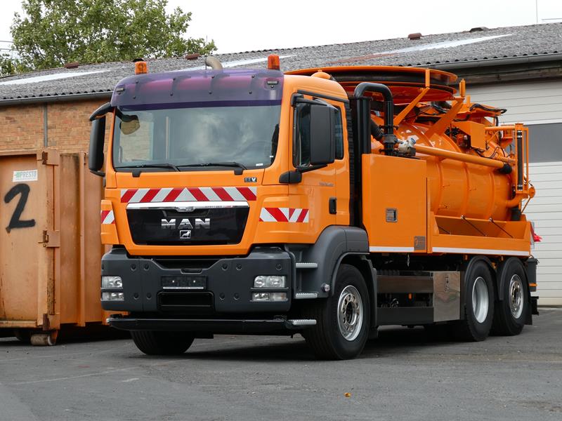 MAN TGS 28.400 Saugwagen Orange 8 (Copy).jpg