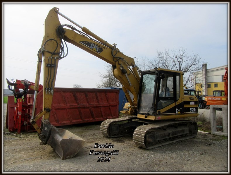 Caterpillar 312B L 004.jpg