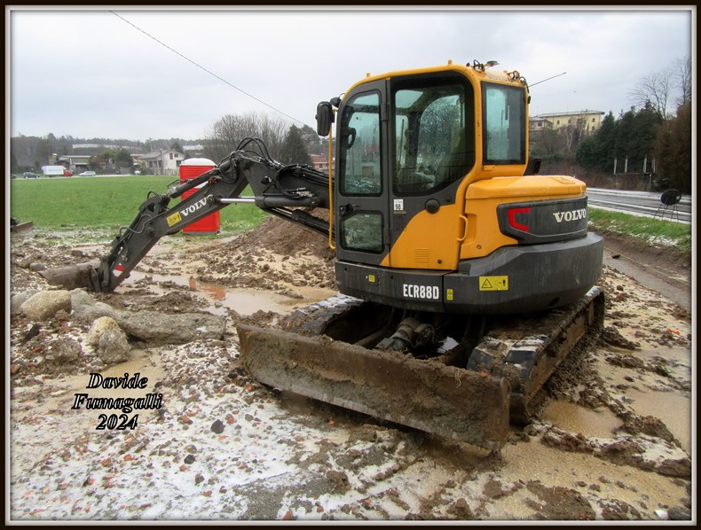 Volvo ECR88D 001.jpg