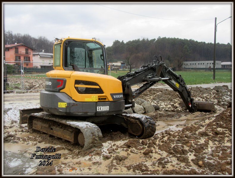 Volvo ECR88D 002.jpg