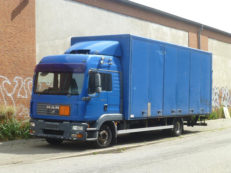 MAN TGL 12.240 Koffer Blau 8 (Copy).jpg