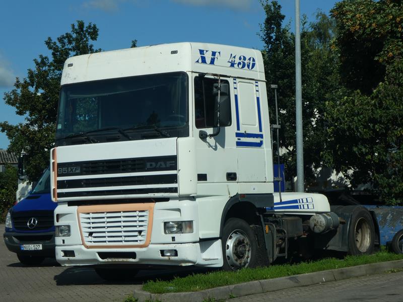 DAF XF 95.430 SZM Weiss 16 (Copy).jpg