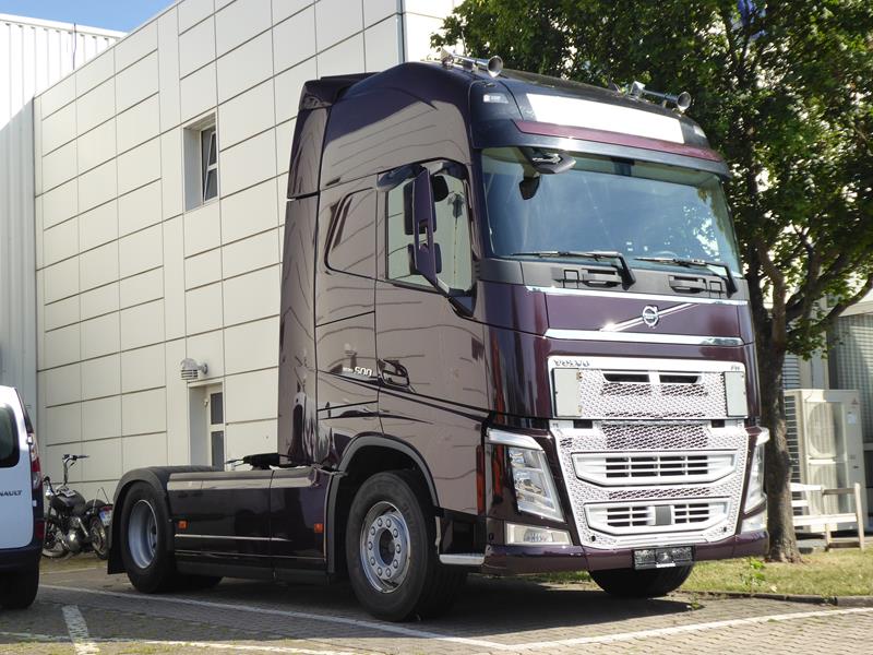 Volvo FH 500 SZM Violett 2 (Copy).jpg