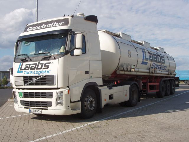 Volvo-FH12-420-Laabs-Holz-011005-01.jpg