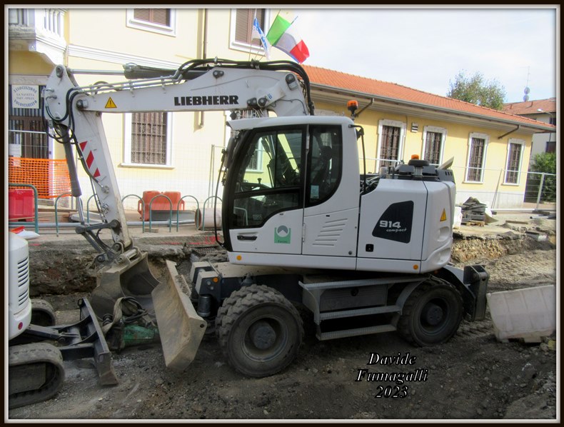 Liebherr A914 Compact Favini 001.jpg