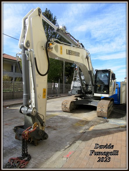 Liebherr 934 Favini 001.jpg