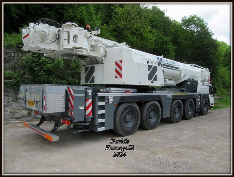 Liebherr LTM1250.5.1 Zecca 002.jpg