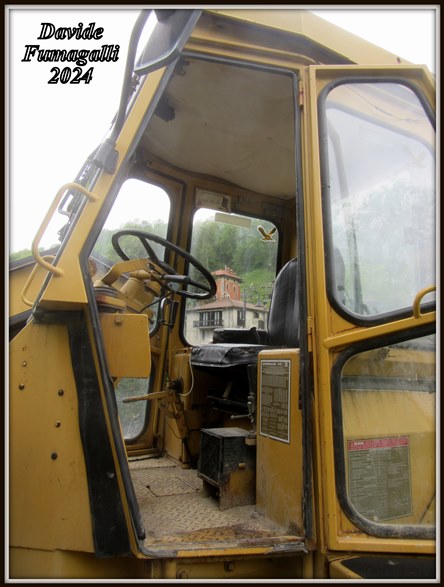 Caterpillar 910 Binda (3).jpg