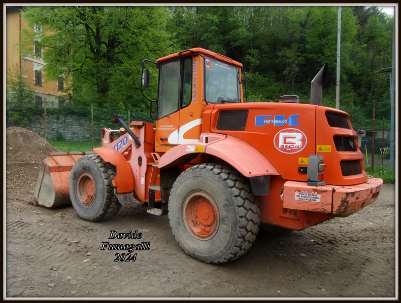 Fiat Kobelco W170 Binda 009.jpg