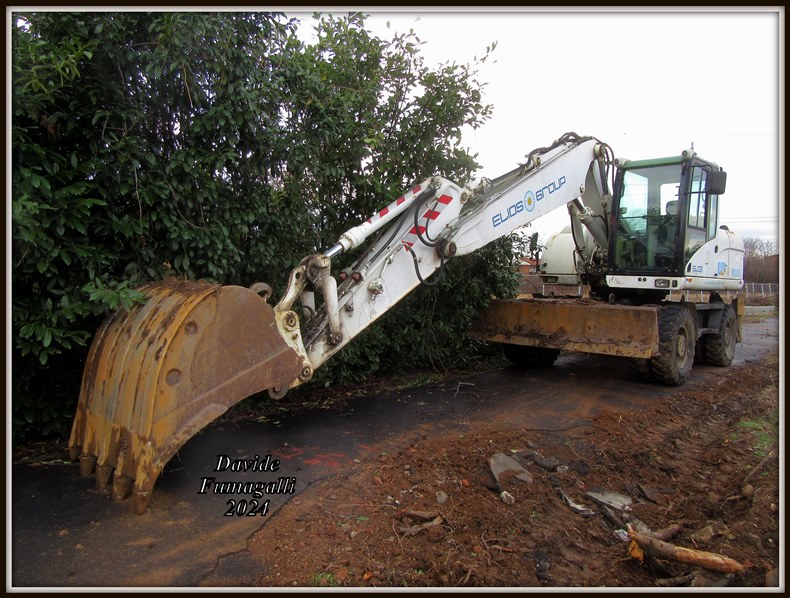 Caterpillar M315C Elios 001.jpg