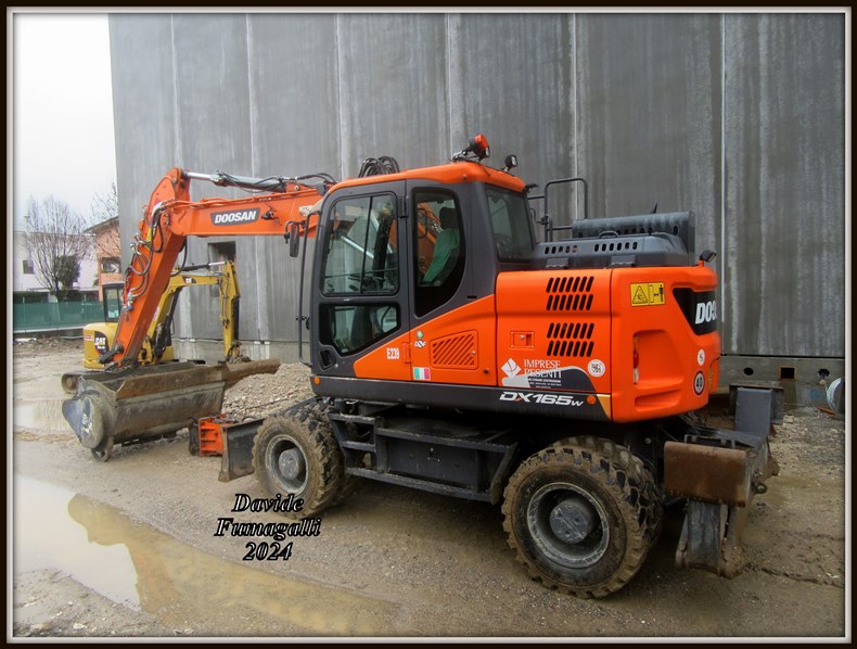 Doosan DX165W Pesenti 002.jpg