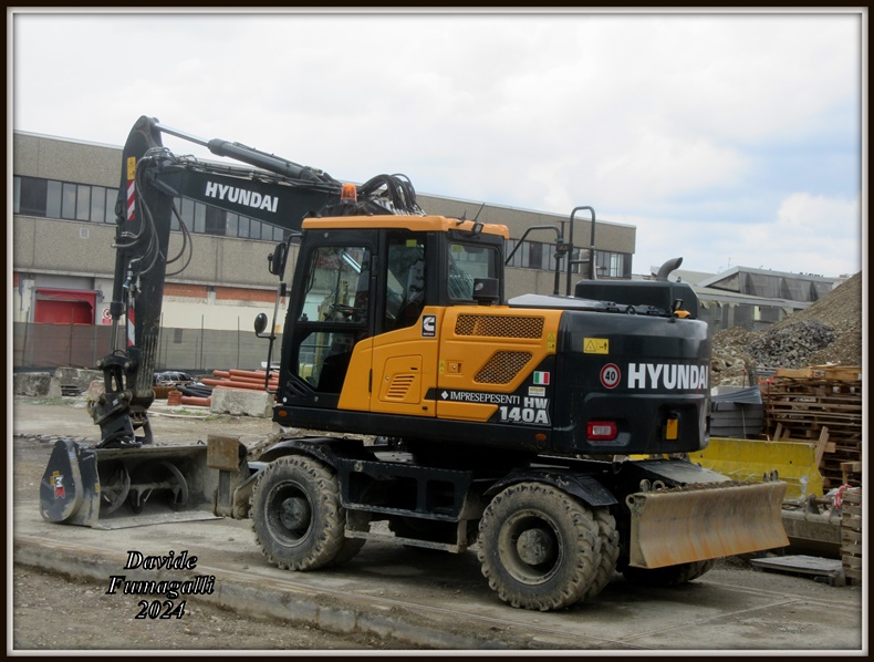 Hyundai HW140A Pesenti 002.jpg