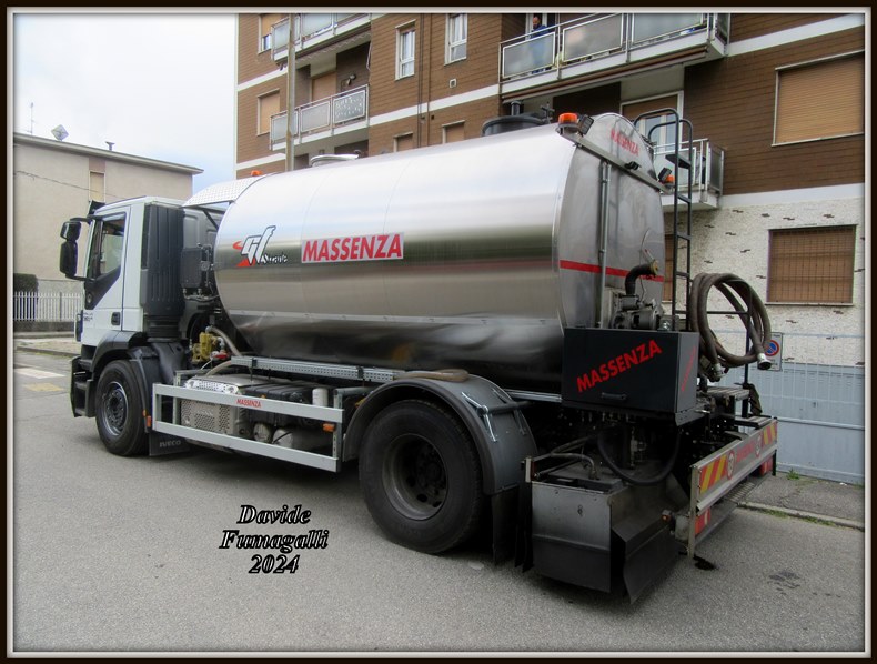 Iveco Stralis 190E36 GF Strade 002.jpg