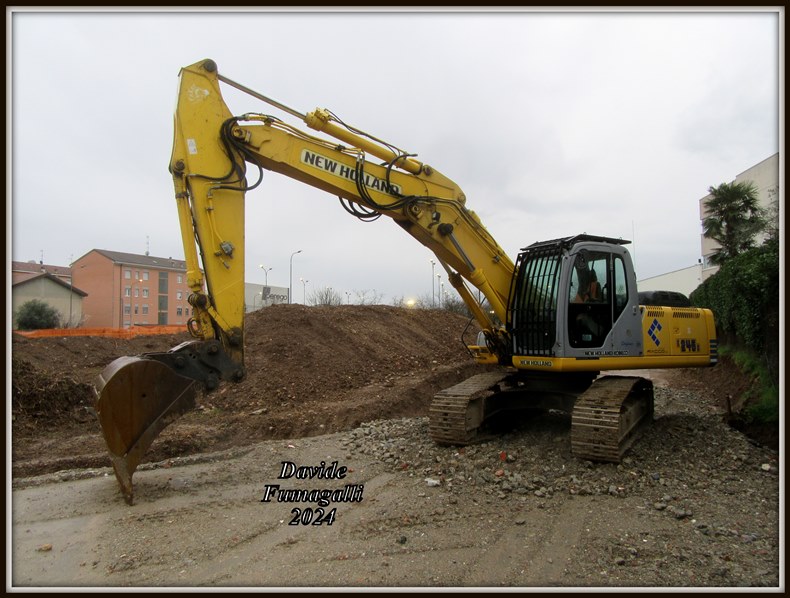 New Holland E245B Racco 001.jpg