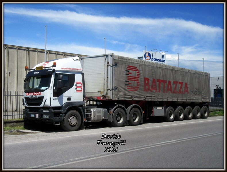 Iveco Trakker 720E50 Battazza 001.jpg