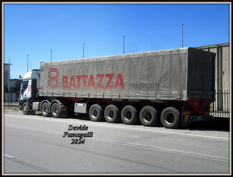 Iveco Trakker 720E50 Battazza 002.jpg