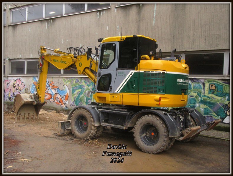 Komatsu PW118MR Milesi Sergio.jpg