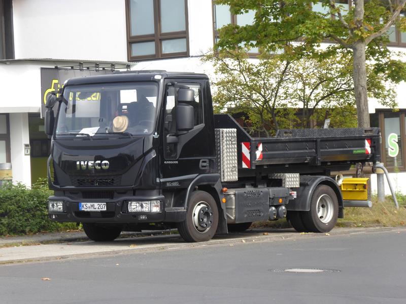 Iveco Eurocargo 80-220 E6 Kipper Black 2 (Copy).jpg