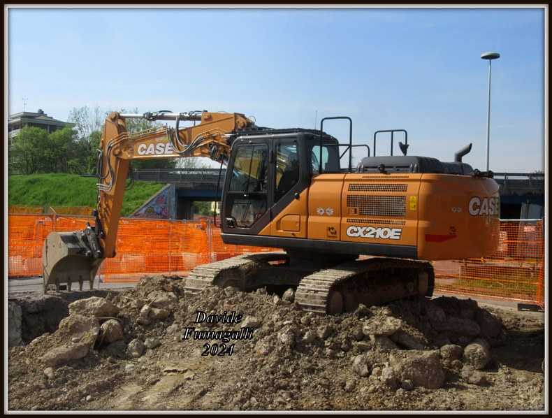 Case CX210E FIS 002.jpg
