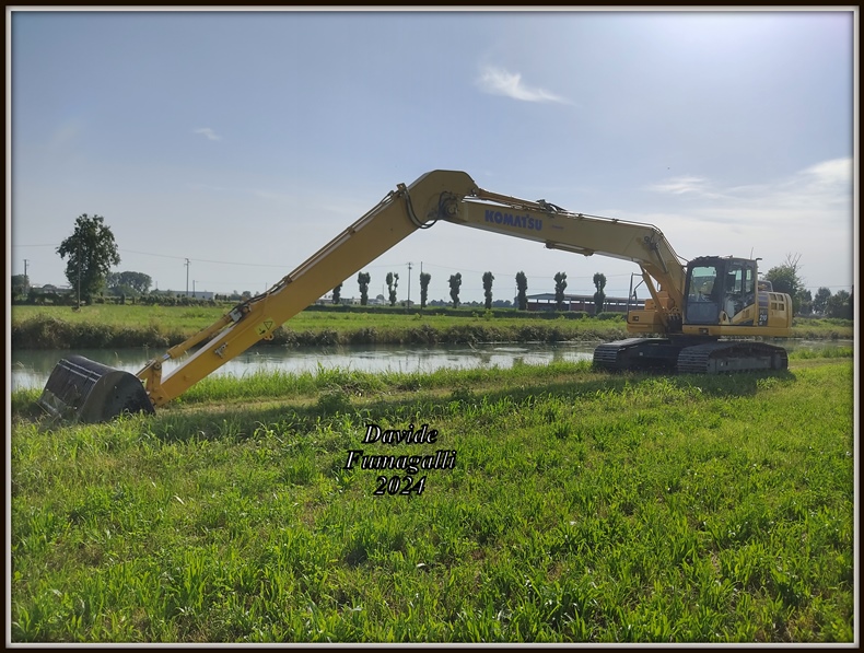 Komatsu PC210LC-11 Consorzio Irrigazioni Cremonesi (15).jpg