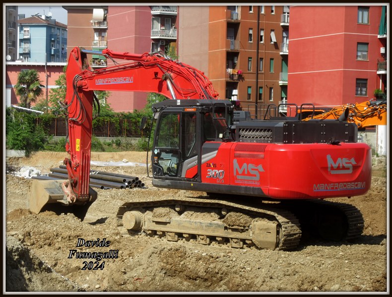 Hitachi Zaxis 300LCN-7 Manfreda Scavi 002.jpg