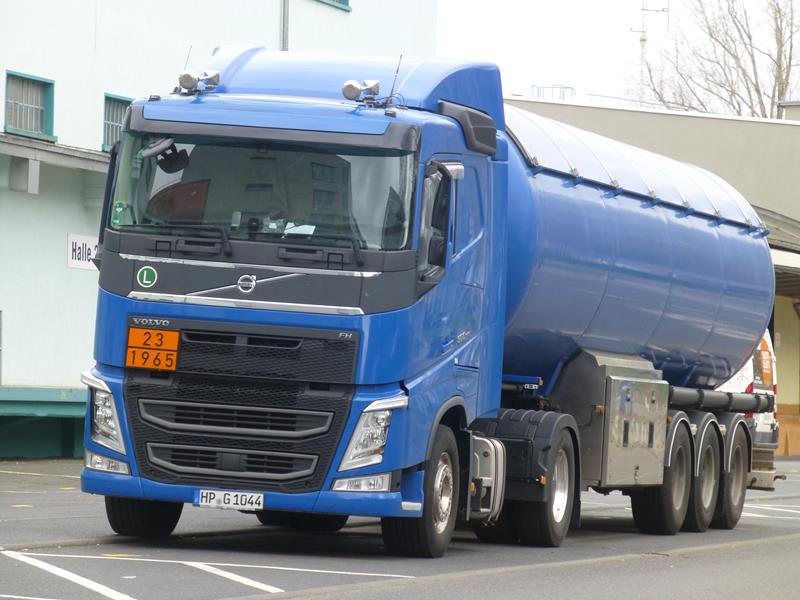 Volvo FH 500 E6 Tanklaster Blau 8 (Copy).jpg