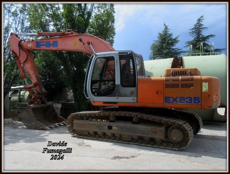 Fiat Hitachi EX235 019.jpg