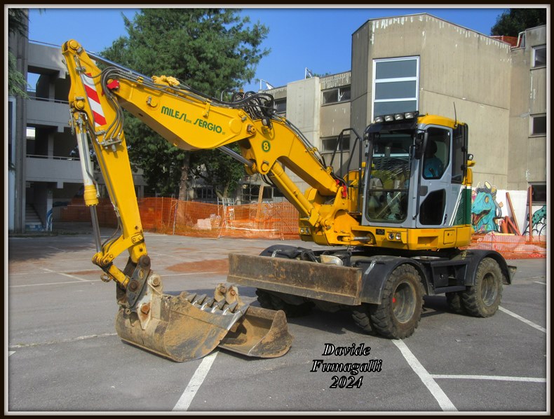 Komatsu PW118MR Milesi Sergio 002.jpg