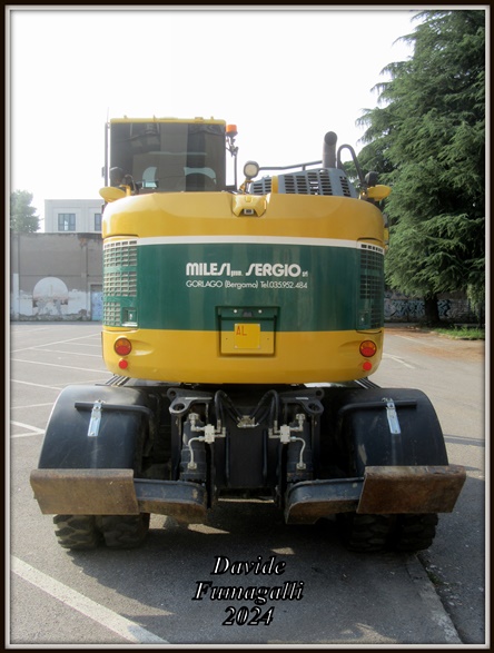 Komatsu PW118MR Milesi Sergio 004.jpg