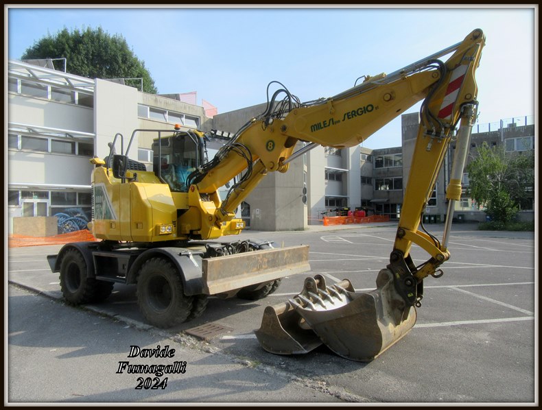 Komatsu PW118MR Milesi Sergio 005.jpg
