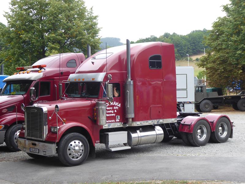 Peterbilt Pomraka Towing Service 6 (Copy).jpg