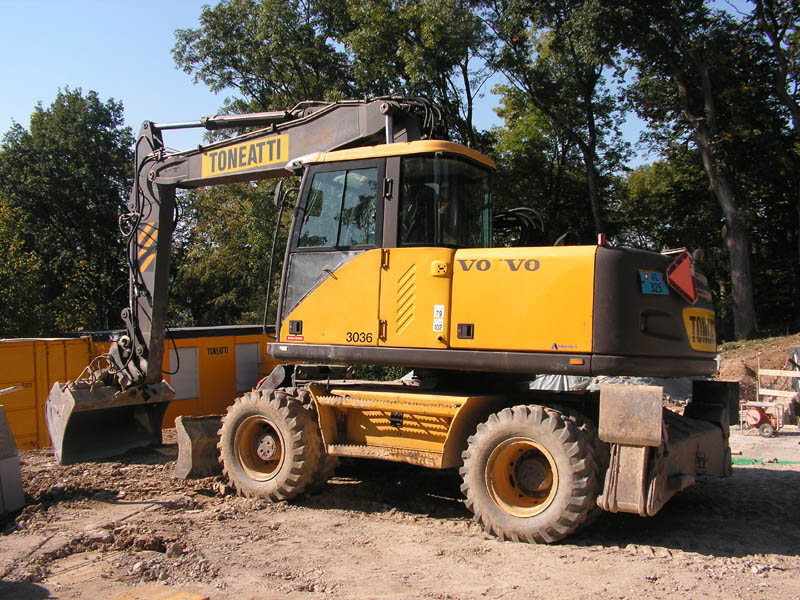 Volvo EW160 Toneatti (1).jpg