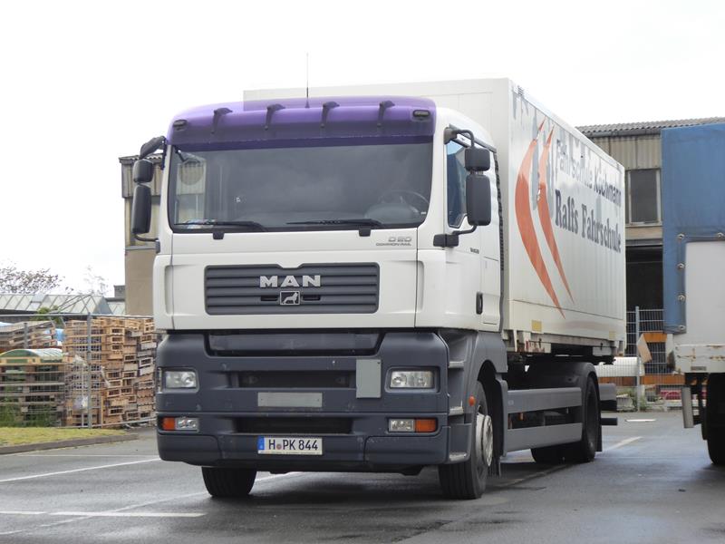 MAN TGA 18.350 Ralfs Fahrschule 2 (Copy).jpg