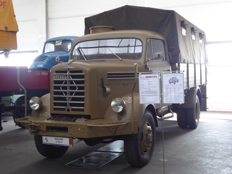 Borgward B 555 A Oliv 1 (Copy).jpg