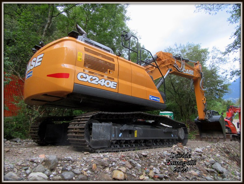 Case CX240E Maren 003.jpg