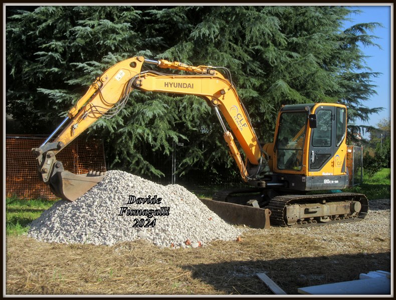 Hyundai Robex 80CR-9A CLF Italia 001.jpg