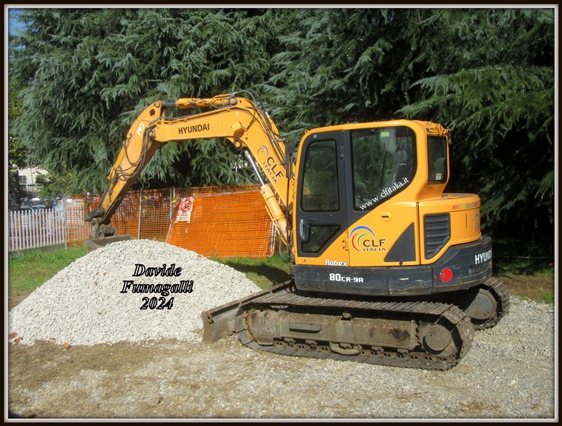 Hyundai Robex 80CR-9A CLF Italia 002.jpg