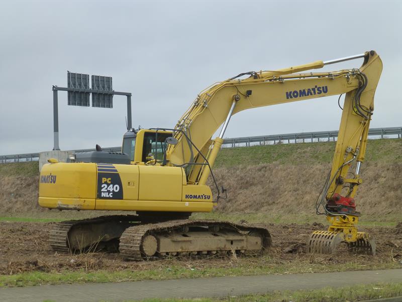 Komatatsu PC 240 NLC Gelb 6 (Copy).jpg