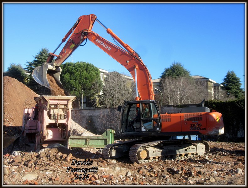 Hitachi 350 (2).jpg