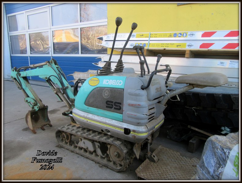 Kobelco SS 002.jpg
