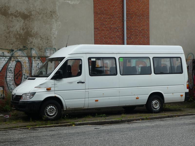 MB Sprinter MK1 Bus Weiss 15 (Copy).jpg