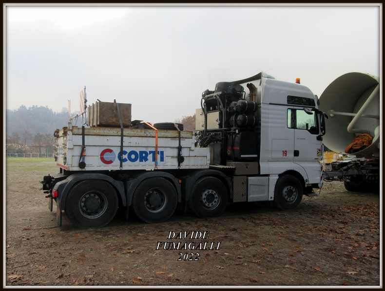 MAN TG-X 41.640 Corti 002.jpg