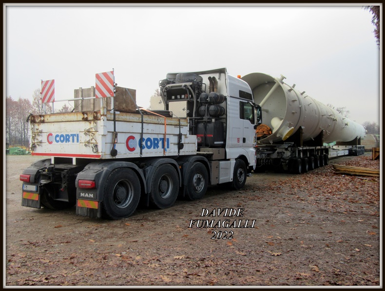 MAN TG-X 41.640 Corti 003.jpg