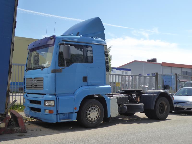 MAN TGA 18.390 SZM Blau 10 (Copy).jpg