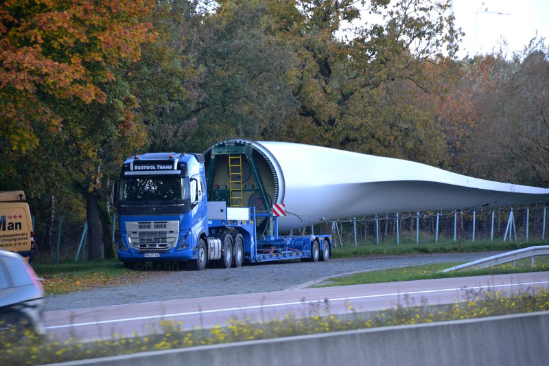 Volvo FH GL 6x4 Rostock Trans Flügel Tiefbett.jpg