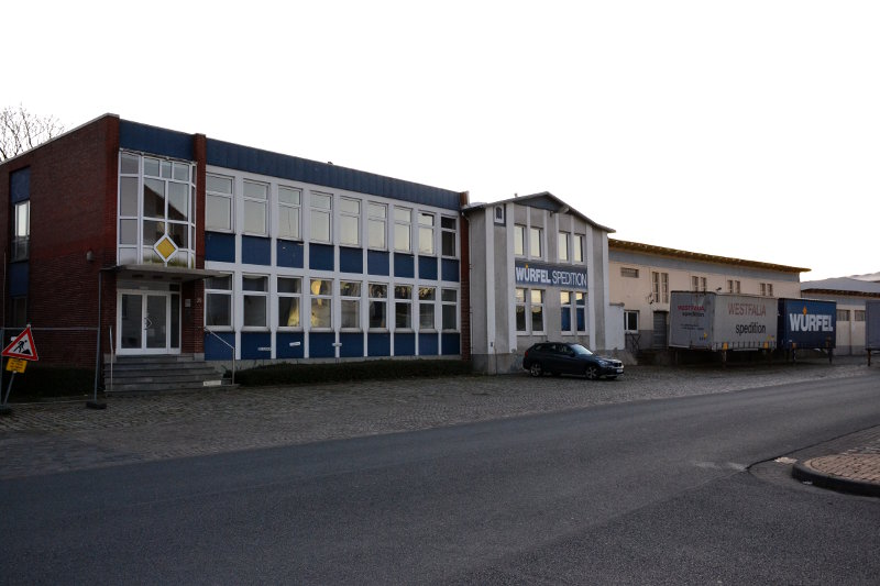 Würfel Spedition Gebäude Hoebelstraße BHV.jpg