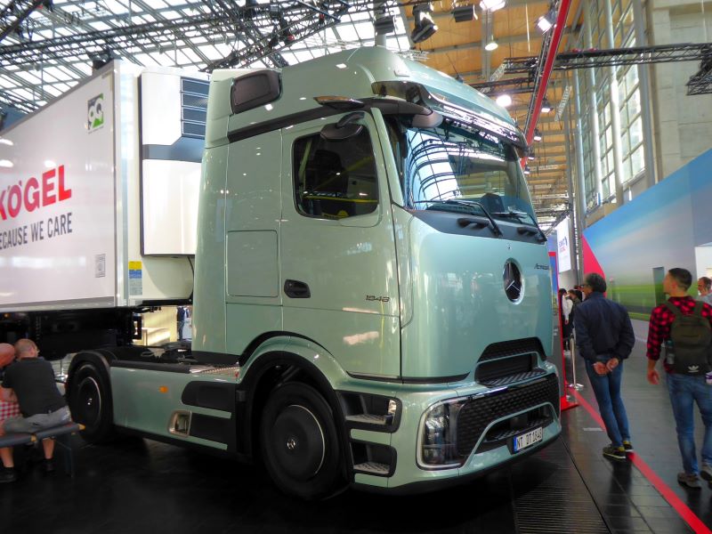 MB Actros L 1848x.jpg
