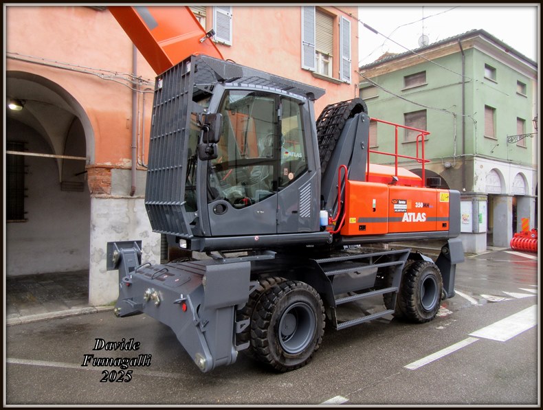 Atlas 350MH Devoti 001.jpg