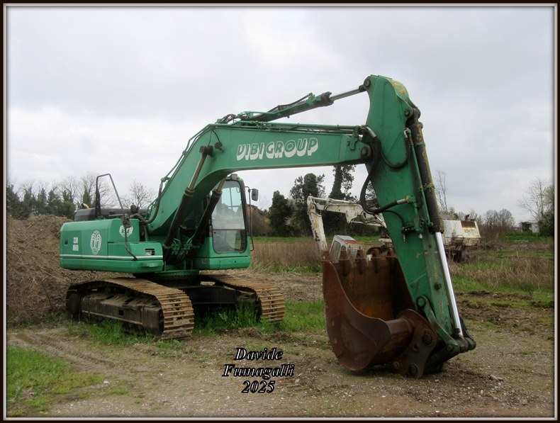 Komatsu PC230NHD-7 Vibi Group 003.jpg